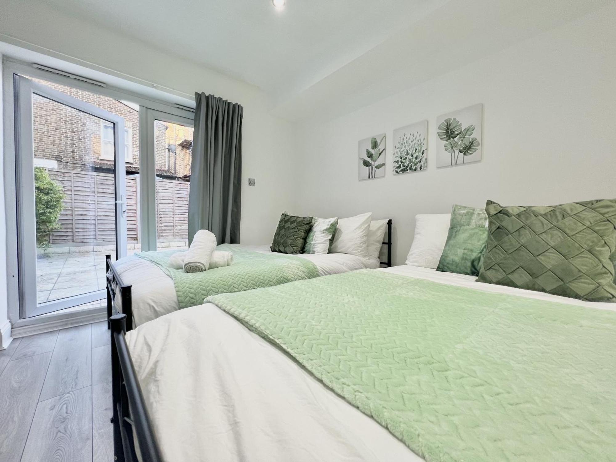 Charming 3-Bed Flat In Shepherds Bush - Sleeps 9 Лондон Экстерьер фото
