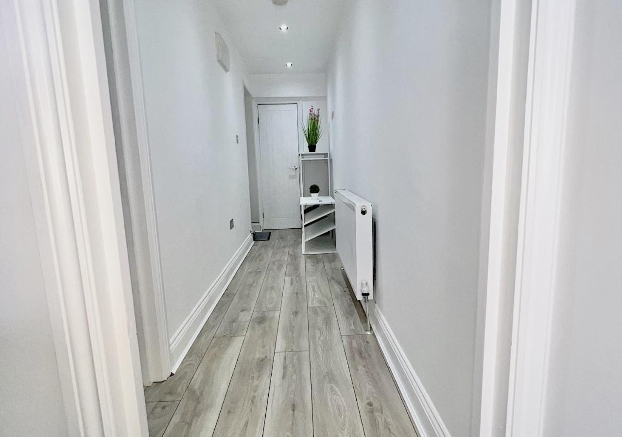 Charming 3-Bed Flat In Shepherds Bush - Sleeps 9 Лондон Экстерьер фото