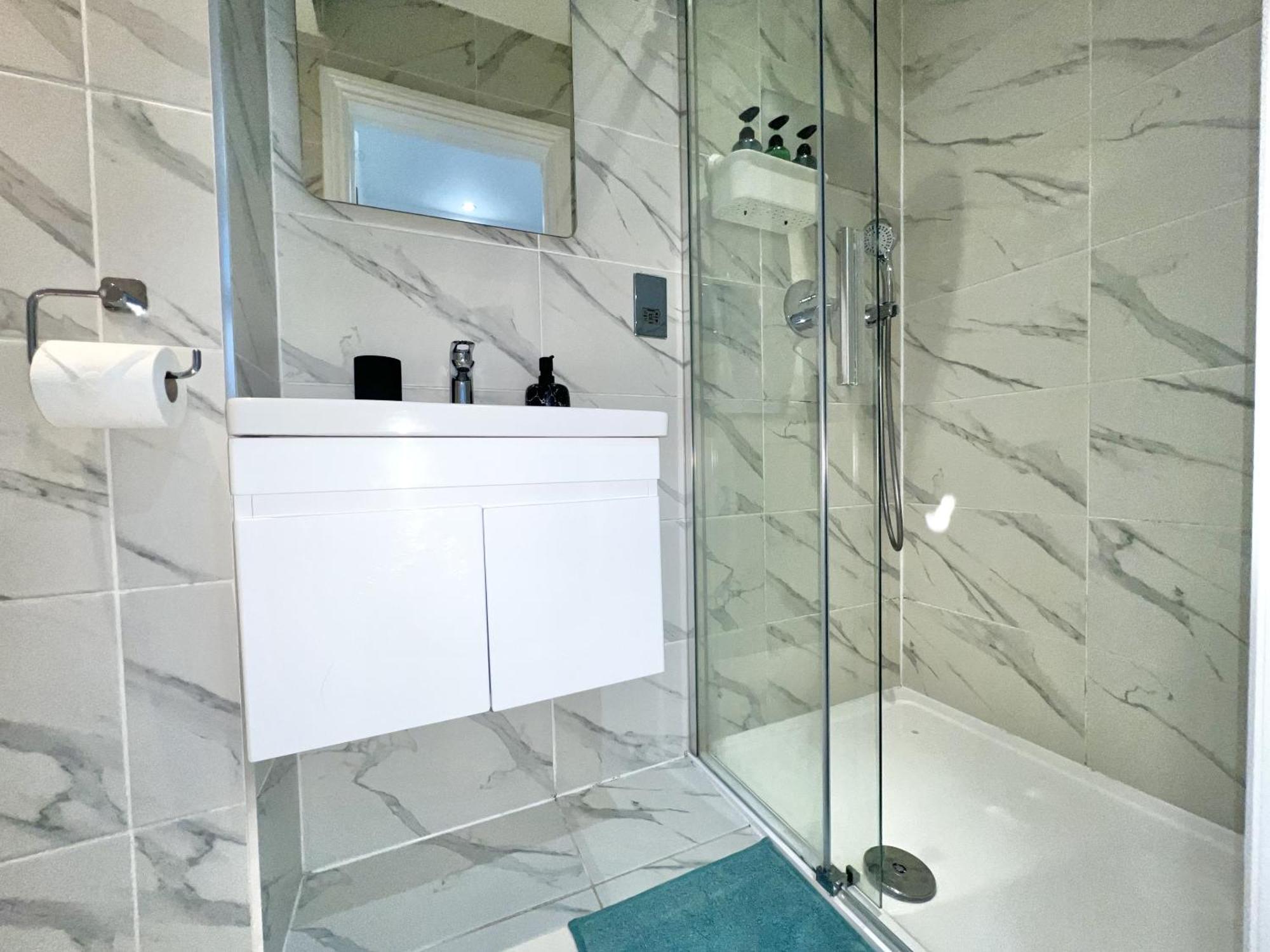 Charming 3-Bed Flat In Shepherds Bush - Sleeps 9 Лондон Экстерьер фото