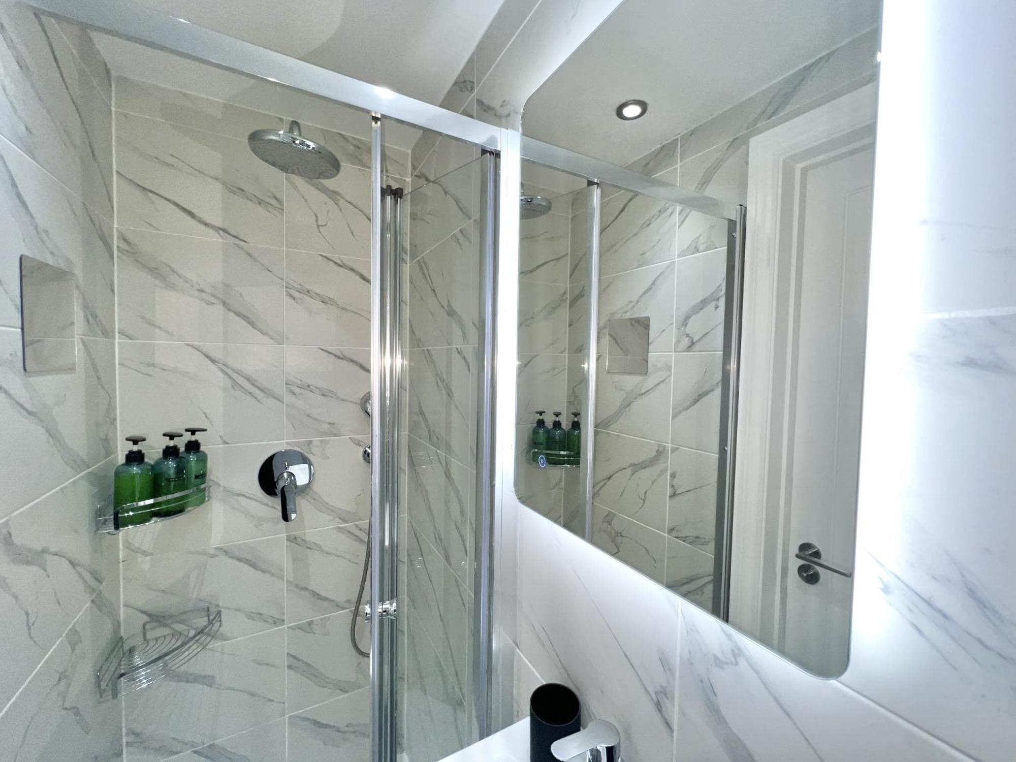 Charming 3-Bed Flat In Shepherds Bush - Sleeps 9 Лондон Экстерьер фото