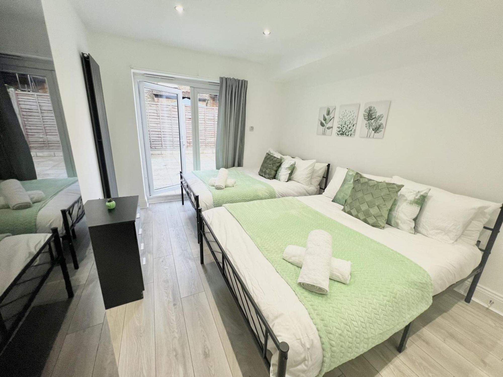 Charming 3-Bed Flat In Shepherds Bush - Sleeps 9 Лондон Экстерьер фото
