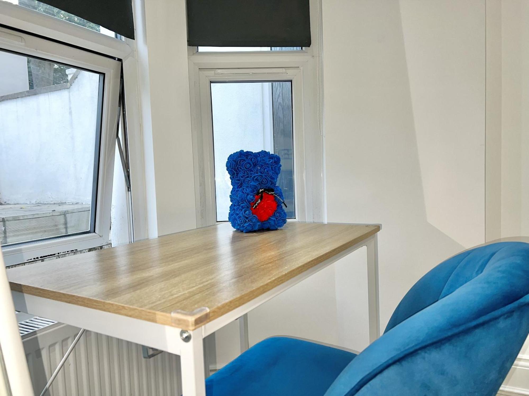 Charming 3-Bed Flat In Shepherds Bush - Sleeps 9 Лондон Экстерьер фото